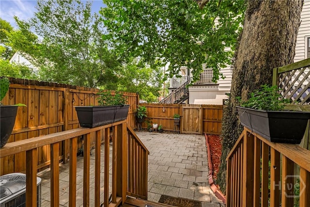 1402 Jefferson St, Savannah, GA 31401 - fenced backyard featuring a deck and a patio