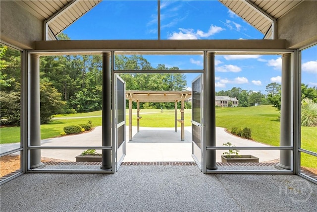760 Southbridge Blvd, Savannah, GA 31405 - unfurnished sunroom featuring lofted ceiling