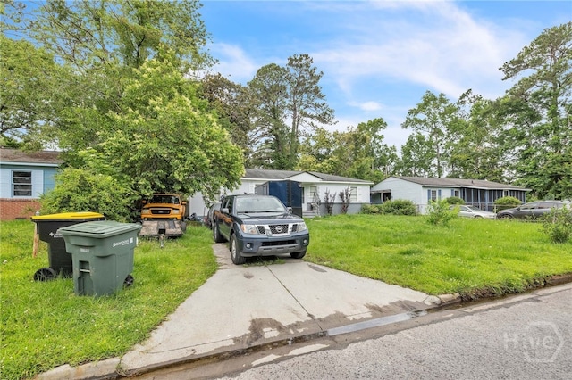 325 Bunting Dr, Savannah, GA 31404 - view of front of home featuring a front yard