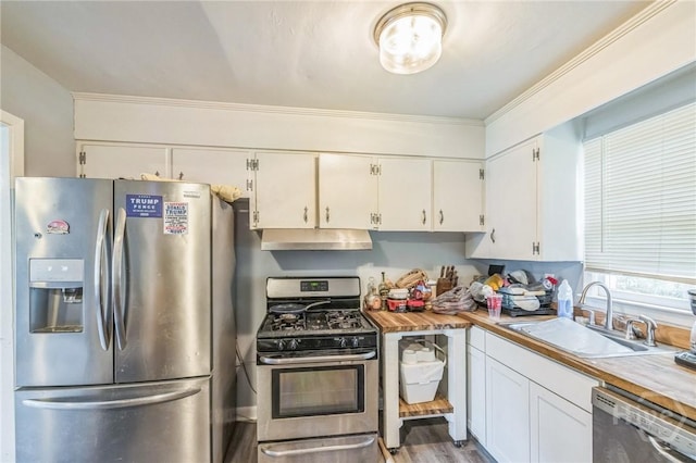 325 Bunting Dr, Savannah, GA 31404 - kitchen featuring stainless steel appliances, under cabinet range hood, a sink, white cabinets, and light countertops