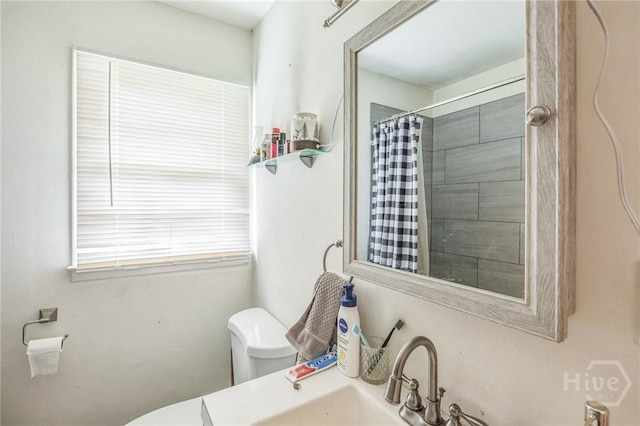 325 Bunting Dr, Savannah, GA 31404 - bathroom featuring toilet, vanity, and a shower with curtain