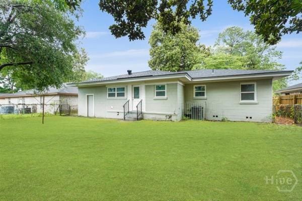 1817 Lloyd St, Savannah, GA 31405 - back of property with entry steps