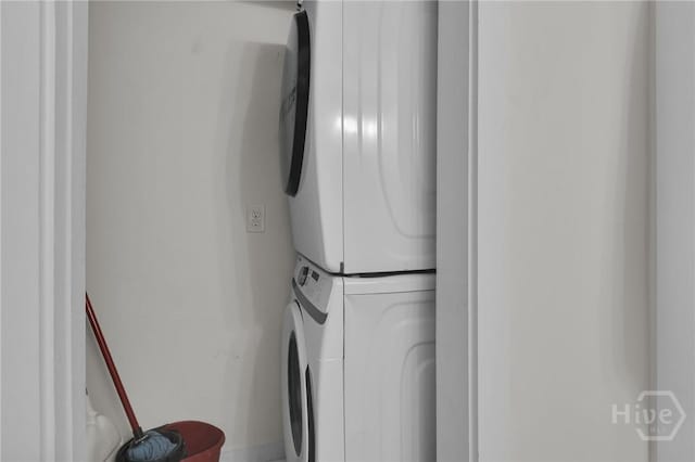 1220 E 69th St, Savannah, GA 31404 - laundry view of stacked washer / dryer