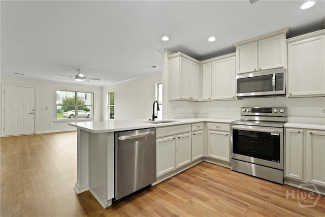 3 Chandler Bluff Dr, Savannah, GA 31407 - kitchen featuring stainless steel appliances, a peninsula, light countertops, recessed lighting, and light wood-type flooring