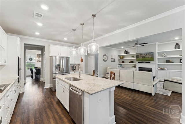 117 Oakcrest Dr W, Savannah, GA 31405 - kitchen with appliances with stainless steel finishes, ornamental molding, a center island with sink, recessed lighting, and white cabinets