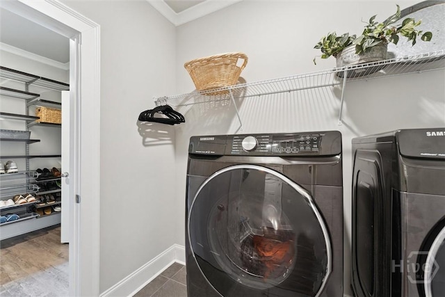 117 Oakcrest Dr W, Savannah, GA 31405 - laundry area featuring separate washer and dryer and ornamental molding