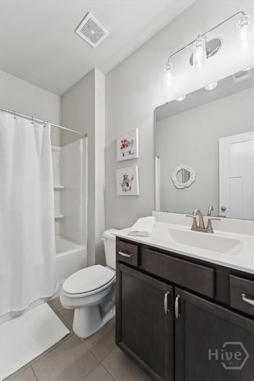 117 Oakcrest Dr W, Savannah, GA 31405 - full bath featuring vanity, tile patterned floors, and shower / tub combo with curtain