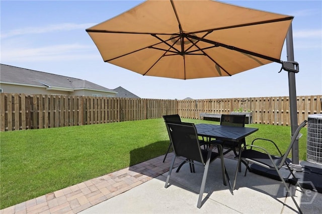 175 Willow Point Cir, Savannah, GA 31407 - fenced backyard featuring outdoor dining space and a patio area