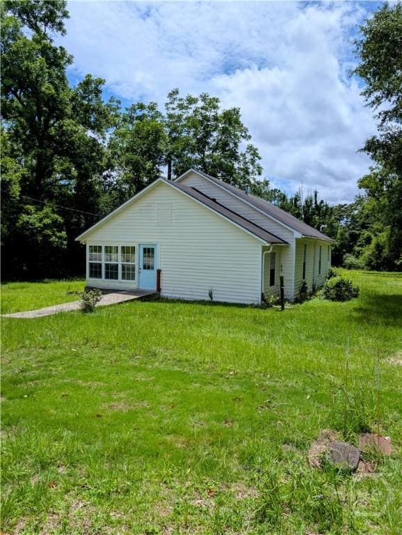 912 5th Ave, Twin City, GA 30471 - view of side of home with a lawn