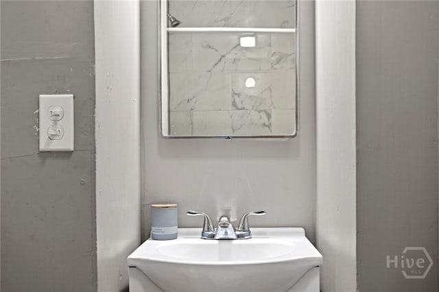 1915 Hawthorne St, Savannah, GA 31404 - bathroom with a sink