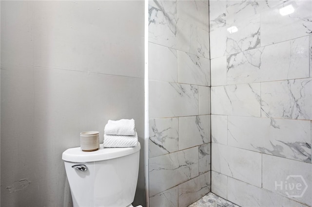 1915 Hawthorne St, Savannah, GA 31404 - full bath with toilet and tiled shower