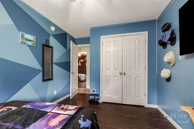 251 Old Louisville Rd, Guyton, GA 31312 - bedroom with dark wood-type flooring, a closet, and a textured ceiling