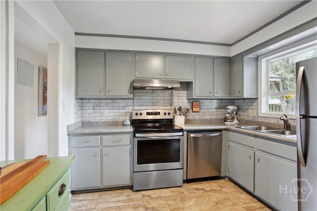 2104 Mason Dr, Savannah, GA 31404 - kitchen featuring stainless steel appliances, under cabinet range hood, gray cabinetry, and backsplash