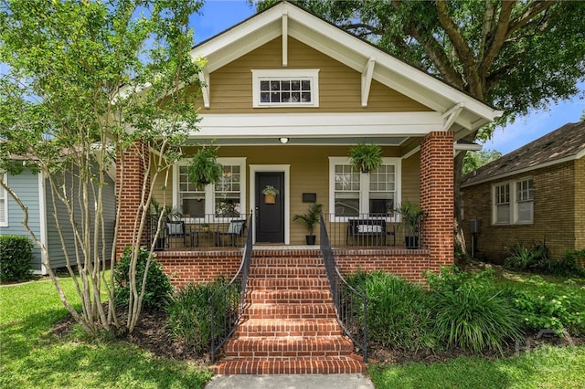 316 E 51st St, Savannah, GA 31405 - view of front facade featuring a porch