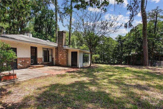 5527 Habersham St, Savannah, GA 31405 - view of yard featuring a patio