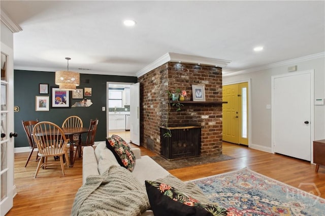 5527 Habersham St, Savannah, GA 31405 - living area featuring crown molding, wood finished floors, recessed lighting, and a fireplace