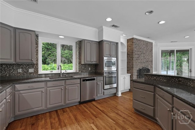 8 Boars Nest Ln, Savannah, GA 31411 - kitchen featuring stainless steel appliances, gray cabinets, decorative backsplash, crown molding, and recessed lighting
