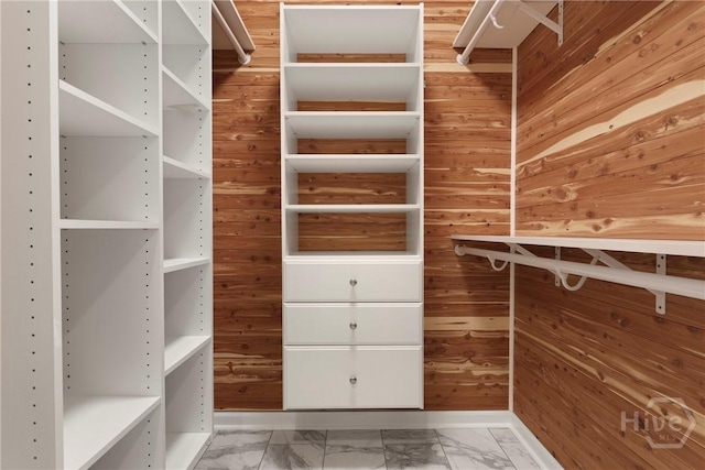 8 Boars Nest Ln, Savannah, GA 31411 - spacious closet featuring light marble finish floors