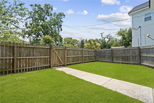 623 E Henry St, Savannah, GA 31401 - fenced backyard with a gate