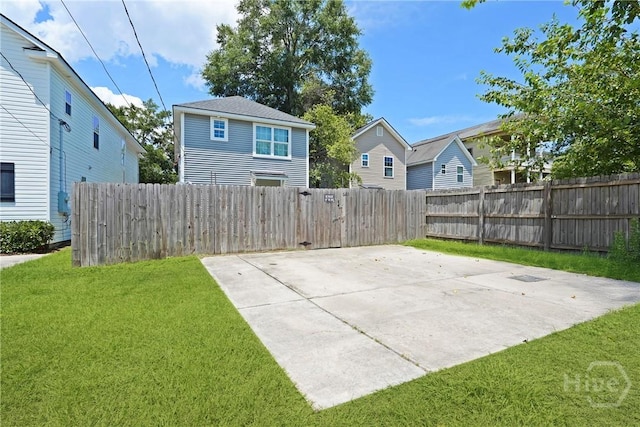 623 E Henry St, Savannah, GA 31401 - view of yard featuring a patio