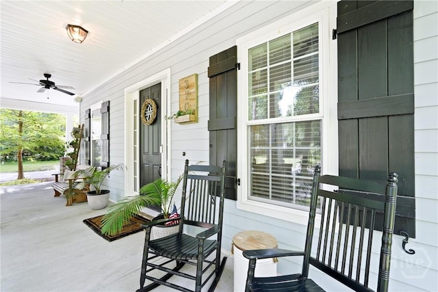 370 Blackjack Oak Dr W, Richmond Hill, GA 31324 - covered porch with ceiling fan