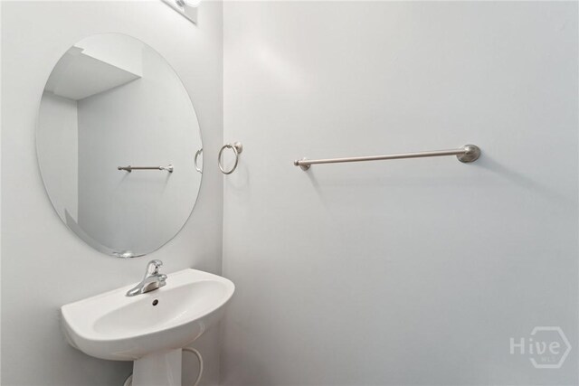 146 Royal Ln, Pooler, GA 31322 - bathroom with a sink
