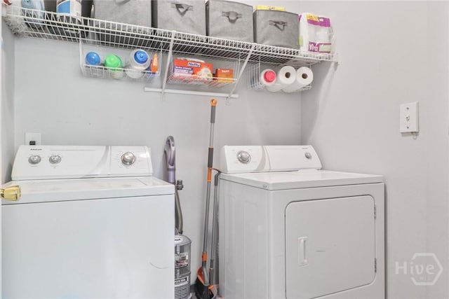 1212 Whitemarsh Way, Savannah, GA 31410 - laundry area featuring washer and dryer