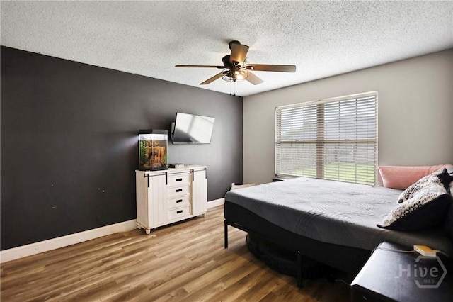 316 Clairemore Cir, Hinesville, GA 31313 - bedroom featuring light wood finished floors, a textured ceiling, and ceiling fan