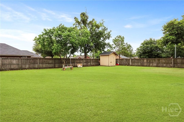 316 Clairemore Cir, Hinesville, GA 31313 - fenced backyard with a storage shed