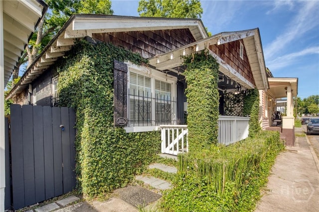 531 E 31st St, Savannah, GA 31401 - view of property exterior featuring a porch