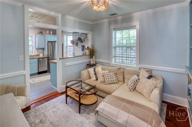 531 E 31st St, Savannah, GA 31401 - living area featuring ornamental molding, wood finished floors, and a chandelier