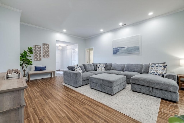 7 Settlers Pt, Savannah, GA 31406 - living room with ornamental molding, wood finished floors, and recessed lighting