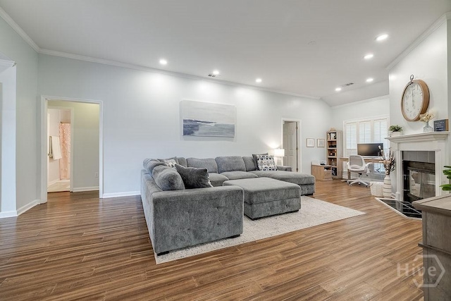 7 Settlers Pt, Savannah, GA 31406 - living area featuring ornamental molding, wood finished floors, a tiled fireplace, and recessed lighting