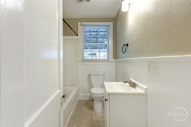 416 E 61st St, Savannah, GA 31405 - full bath featuring a wainscoted wall, wood finished floors, vanity, and shower / washtub combination