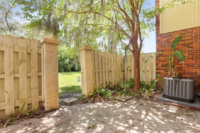 455 Mall Blvd Unit 39, Savannah, GA 31406 - gate with a patio