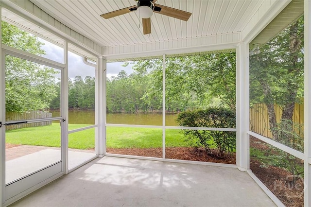 7 Hartland Ct, Savannah, GA 31407 - unfurnished sunroom featuring a water view and ceiling fan