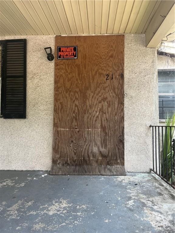 2119 Harden St, Savannah, GA 31415 - view of exterior entry with stucco siding