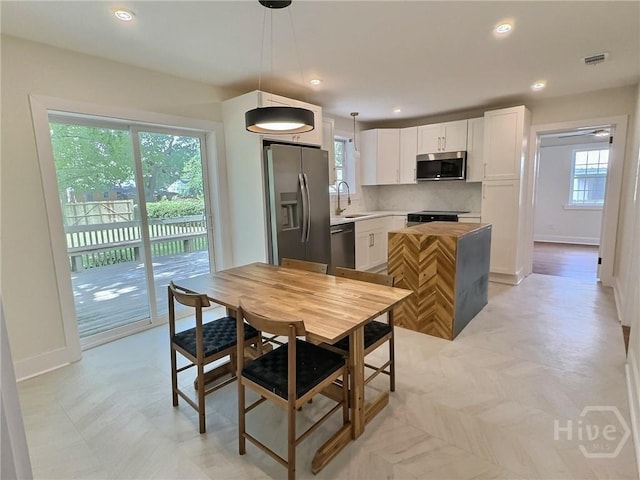 417 E 65th St, Savannah, GA 31405 - dining area featuring recessed lighting