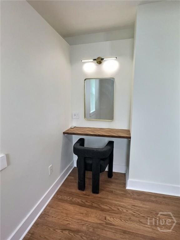 417 E 65th St, Savannah, GA 31405 - hall featuring wood finished floors