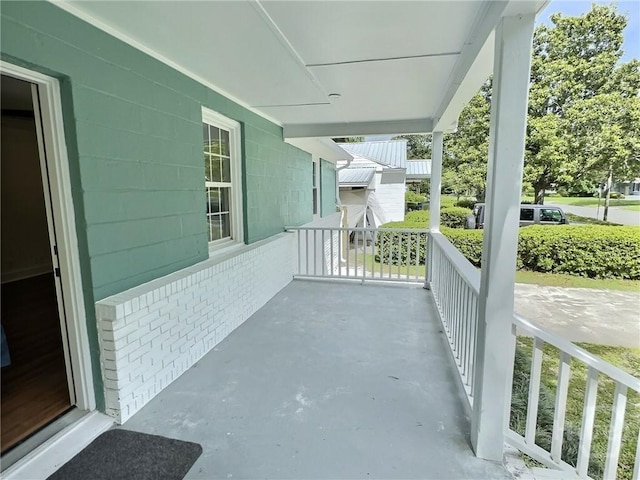 417 E 65th St, Savannah, GA 31405 - view of covered porch