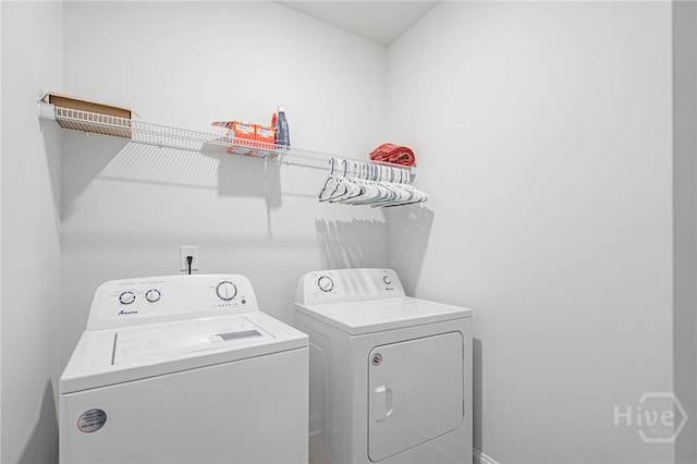 194 Gavin Way, Rincon, GA 31326 - laundry room featuring washing machine and clothes dryer and baseboards