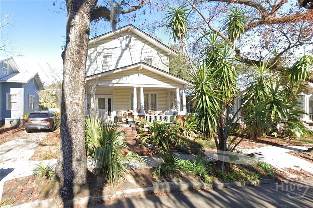 630 E 40th St, Savannah, GA 31401 - view of front of home featuring a porch