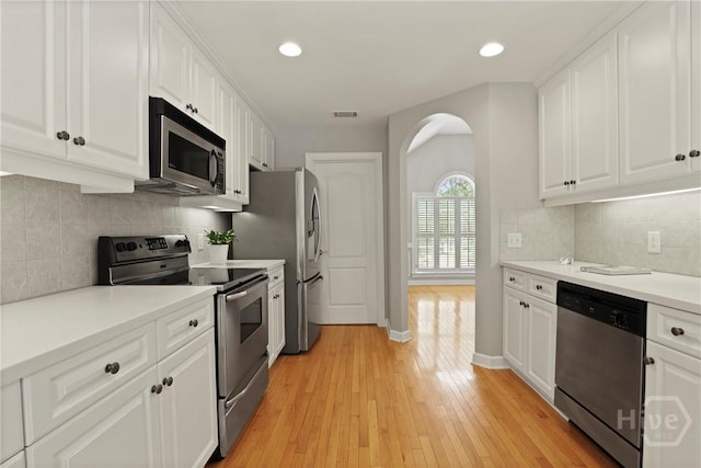 706 Southbridge Blvd, Savannah, GA 31405 - kitchen featuring appliances with stainless steel finishes, white cabinets, backsplash, light wood-type flooring, and recessed lighting