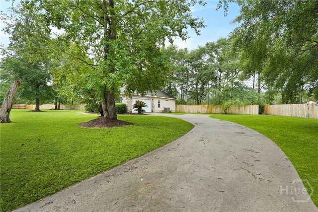 31 Pembroke Pl, Pembroke, GA 31321 - view of front facade with asphalt driveway