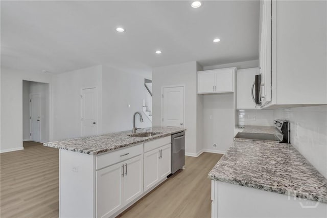 101 Kenwood Cir, Savannah, GA 31302 - kitchen featuring stainless steel appliances, light wood-style flooring, white cabinets, an island with sink, and recessed lighting