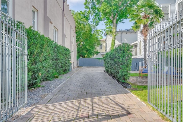 121 W Bolton St, Savannah, GA 31401 - view of community