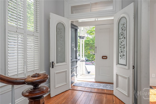 121 W Bolton St, Savannah, GA 31401 - foyer featuring healthy amount of natural light and hardwood / wood-style floors