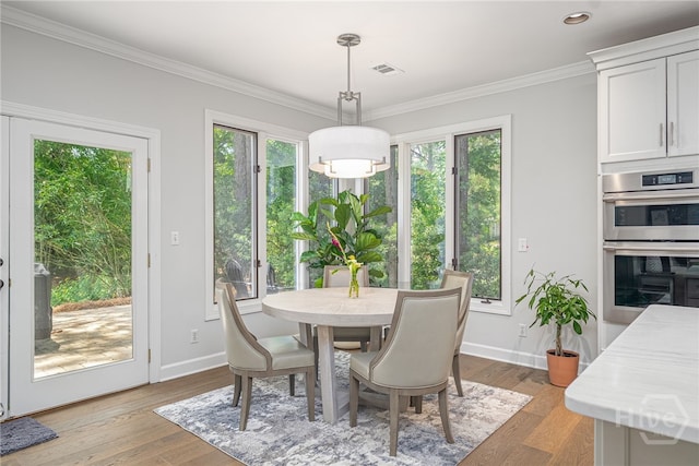 1 Broomsedge Ln, Savannah, GA 31411 - dining room featuring ornamental molding, light wood-style flooring, and recessed lighting