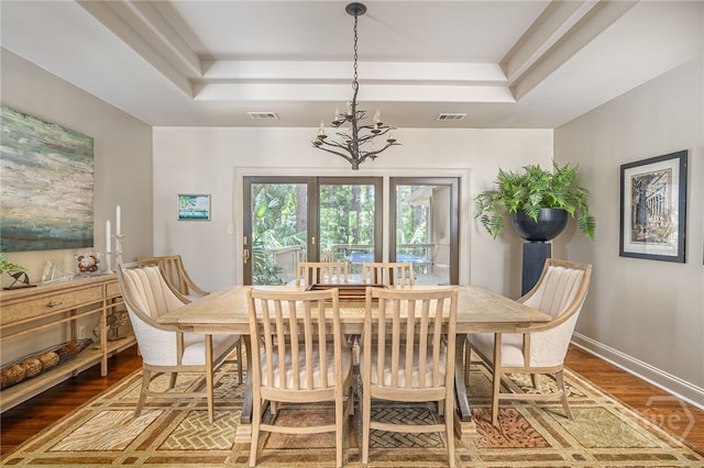 32 Hasleiters Retreat Retreat, Savannah, GA 31411 - dining space with a tray ceiling, a chandelier, and wood finished floors