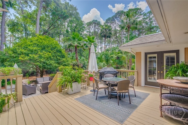 32 Hasleiters Retreat Retreat, Savannah, GA 31411 - deck with outdoor dining area, an outdoor hangout area, and area for grilling